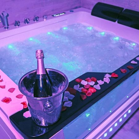Villa Cocoon - Love Room Cocooning & 50 Nuances 屈热莱潘 外观 照片