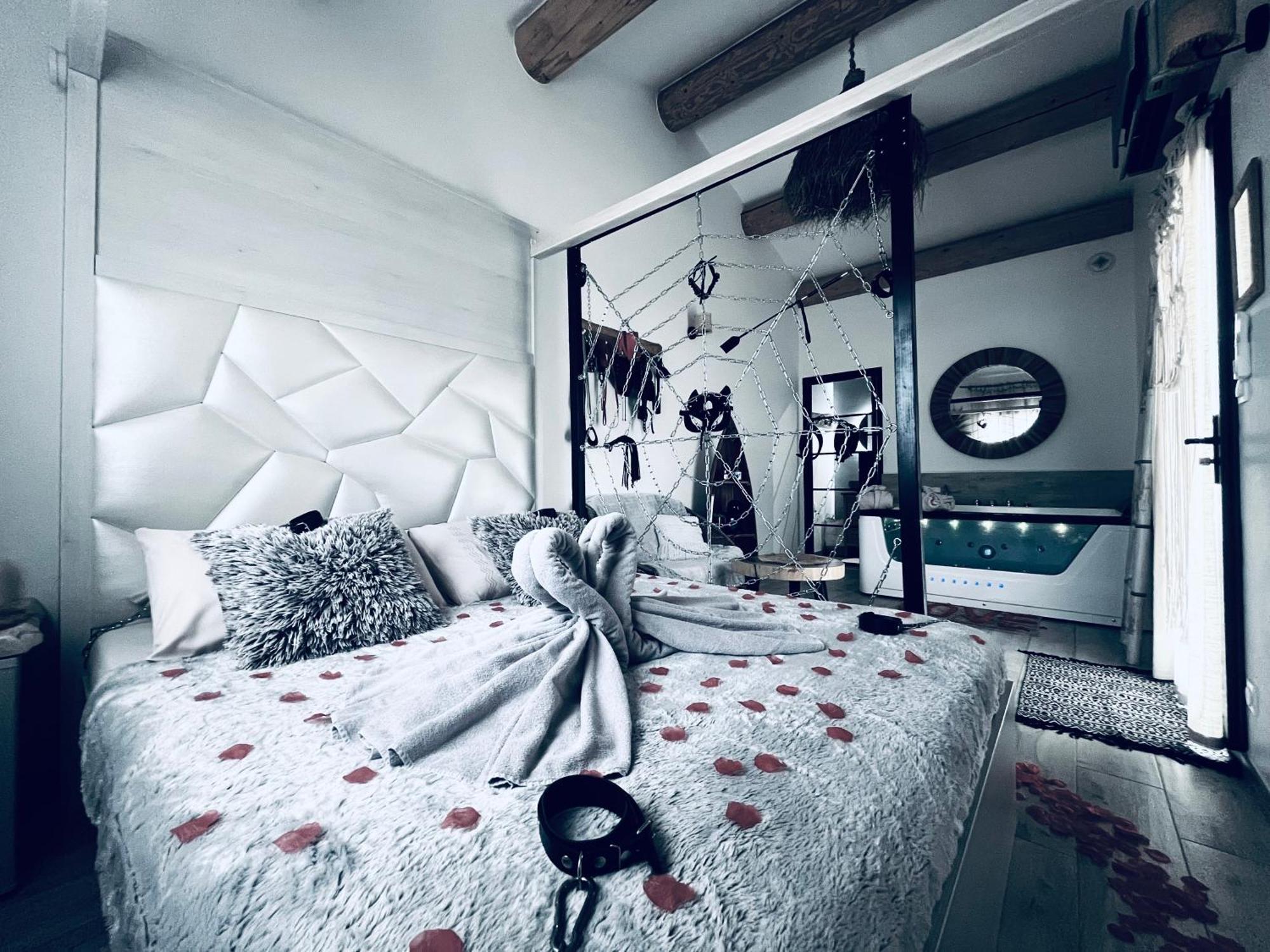 Villa Cocoon - Love Room Cocooning & 50 Nuances 屈热莱潘 外观 照片